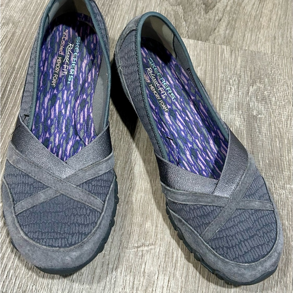 Comfortable Skechers Gray Flats with Criss-Cross Design